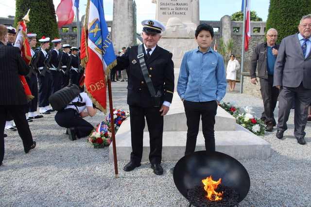 Lire la suite à propos de l’article La Flamme de l’Arc de Triomphe – Flamme du Soldat Inconnu » à Cherbourg – 26/06/2022 avec photos de Lucien Caron